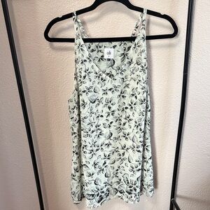 CAbi Women's Floral Tank Top - White and Black
